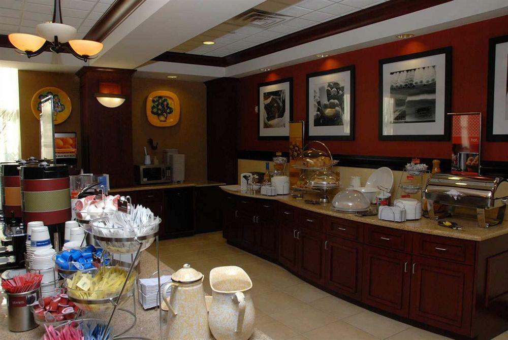 Hampton Inn & Suites Staten Island Nova York Restaurante foto