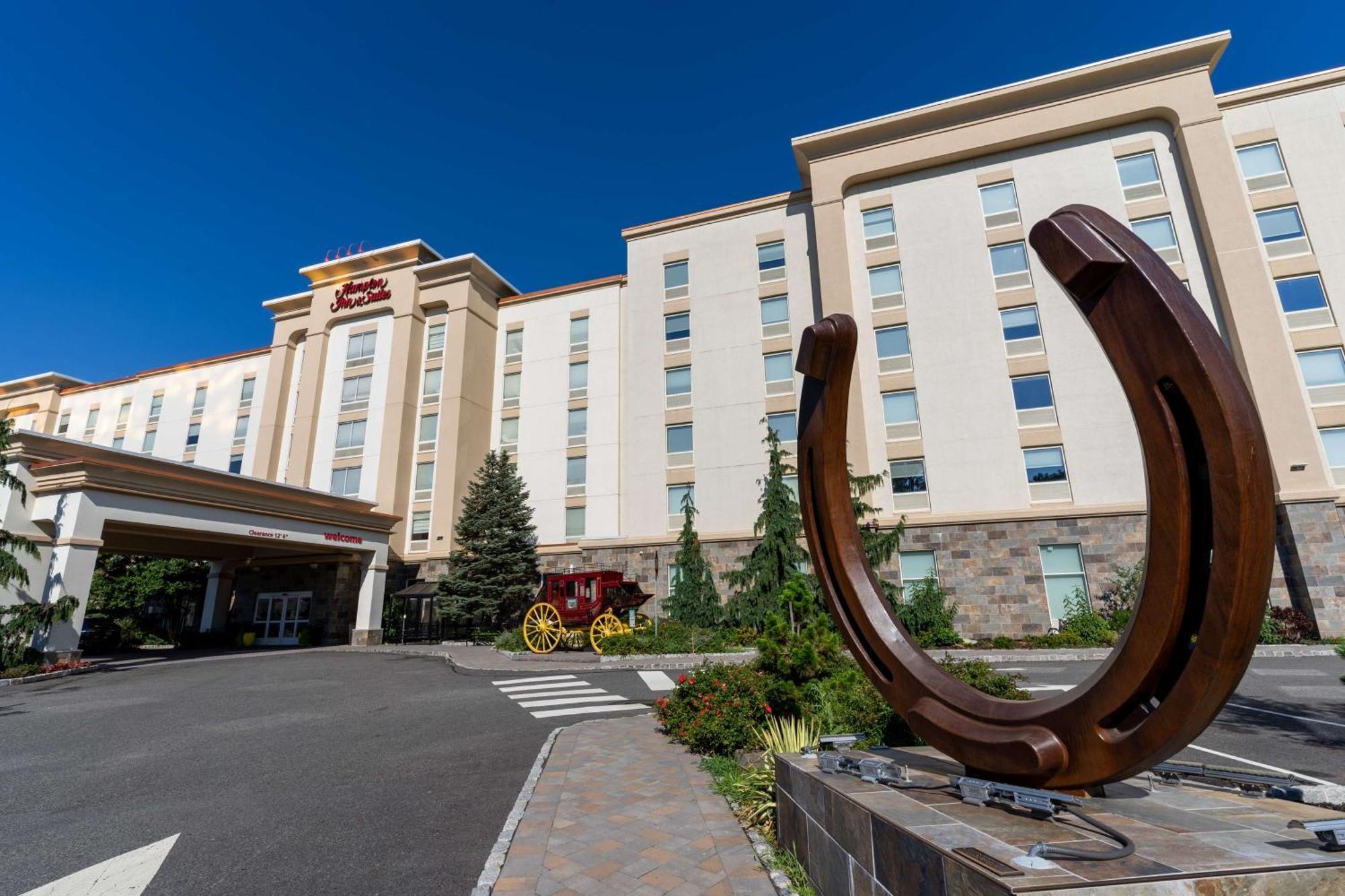 Hampton Inn & Suites Staten Island Nova York Exterior foto