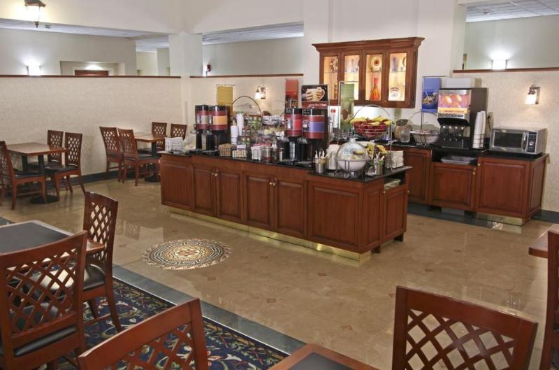 Hampton Inn & Suites Staten Island Nova York Exterior foto