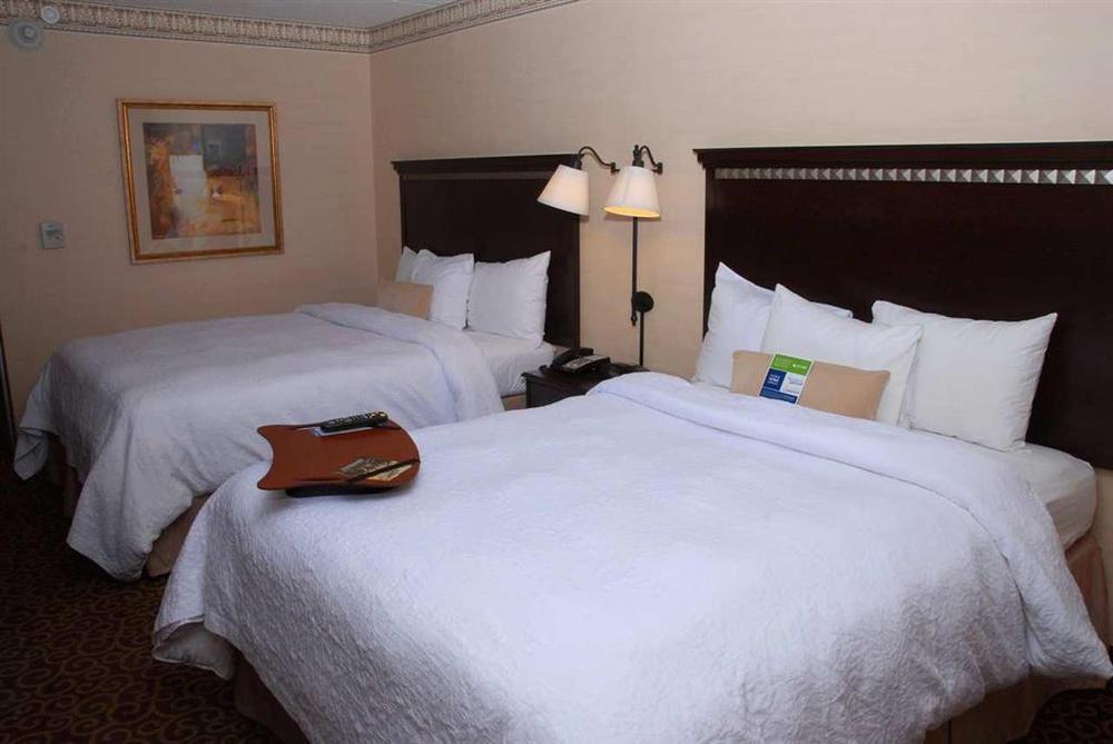 Hampton Inn & Suites Staten Island Nova York Quarto foto